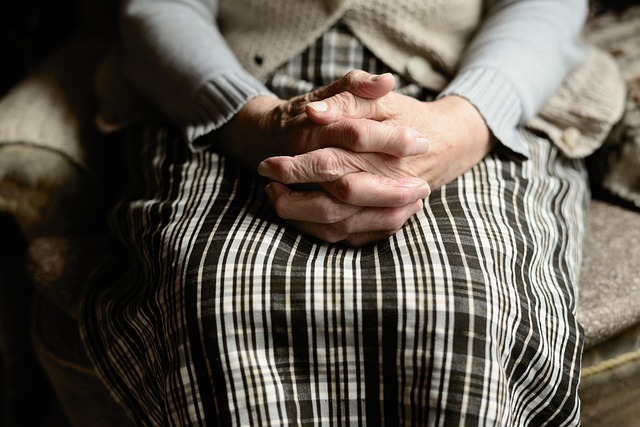**Lip Lift dla Seniorów: Jak subtelne podniesienie górnej wargi odmładza wygląd i przywraca pewność siebie po 60-tce?** - 1 2025